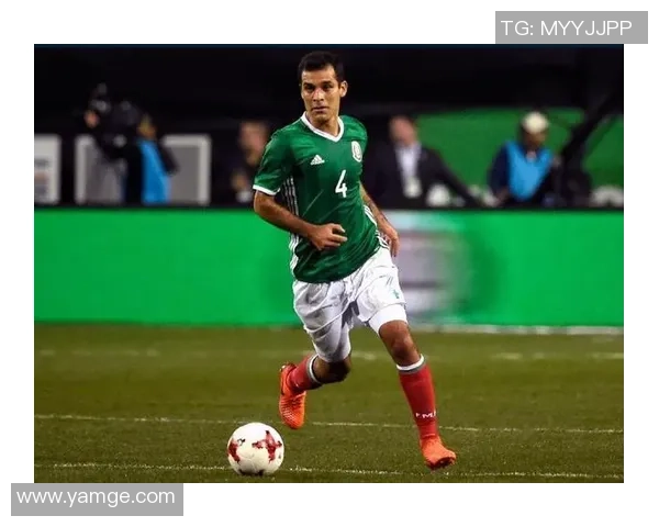 墨西哥足球传奇球星盘点:从古尔特到洛萨诺的辉煌历程