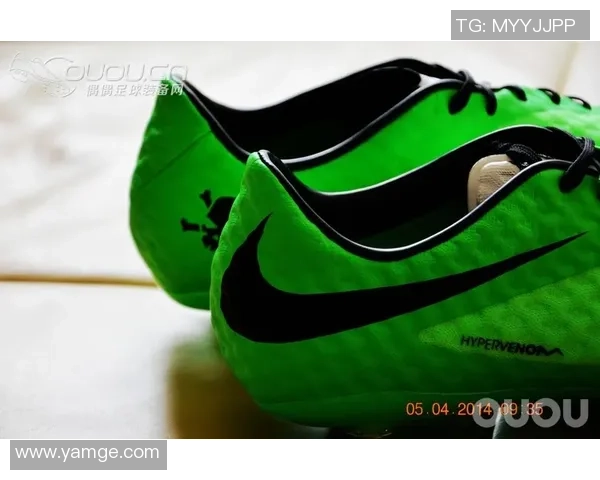 球星同款足球鞋全明星款式大揭秘 展现最炫酷与锋利的运动风采 球星同款足球鞋全明星款式大揭秘 展现最炫酷与锋利的运动风采