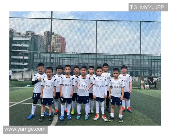 足球球星名字反向输出引发趣味解读与独特文化观察