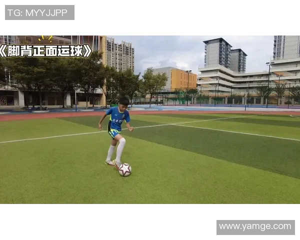 足球运球技巧大师展示精彩技巧 视频中顶级球星的运球表演合集